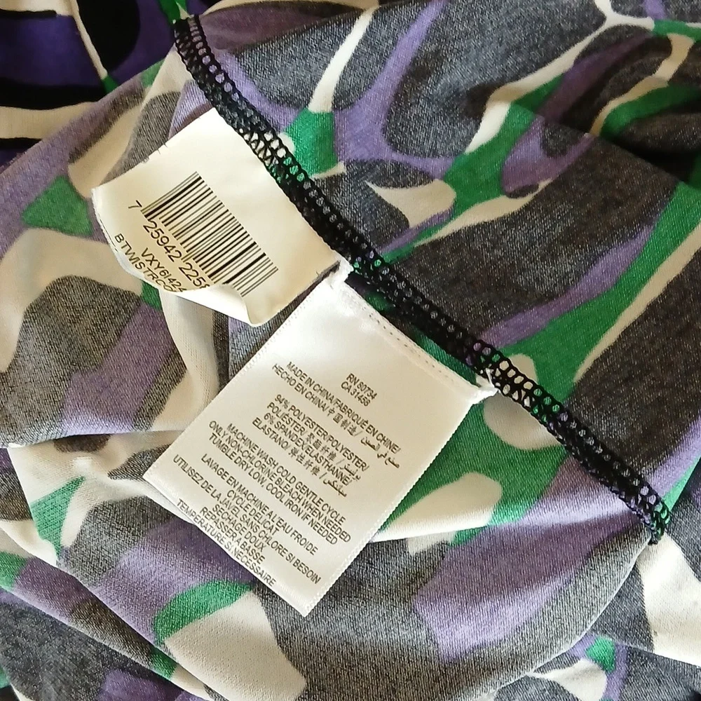 Women's Vibrant Geometric Print V-Neck Dress By BCBGMAXAZRIA. Size S - Picture 17 of 17